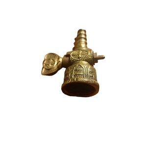 Vintage brazz nozzle very ornate art deco. In good working condition.